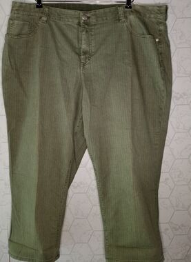 Christopher & Banks green button front crop pants